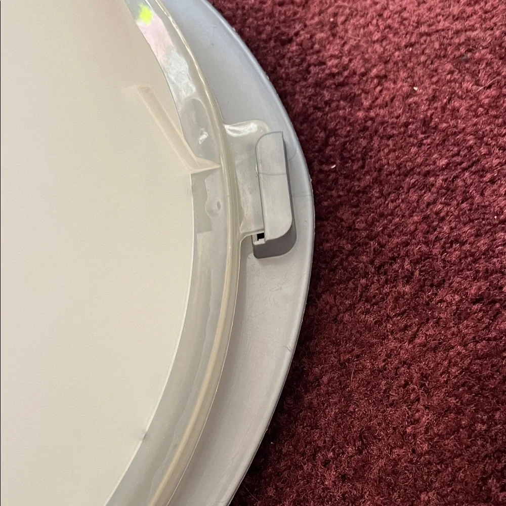 Translucent Cake Carrier - Picture 4 of 7